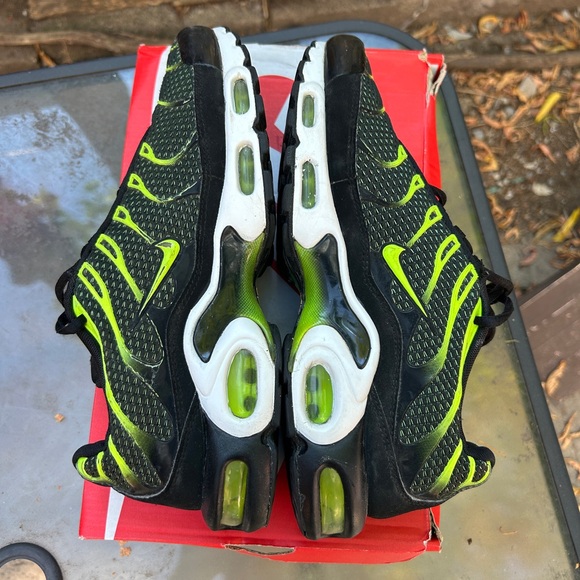 Nike Air Max Plus Black / Volt “ Paranorman “
Size 9.5 - Picture 5 of 7
